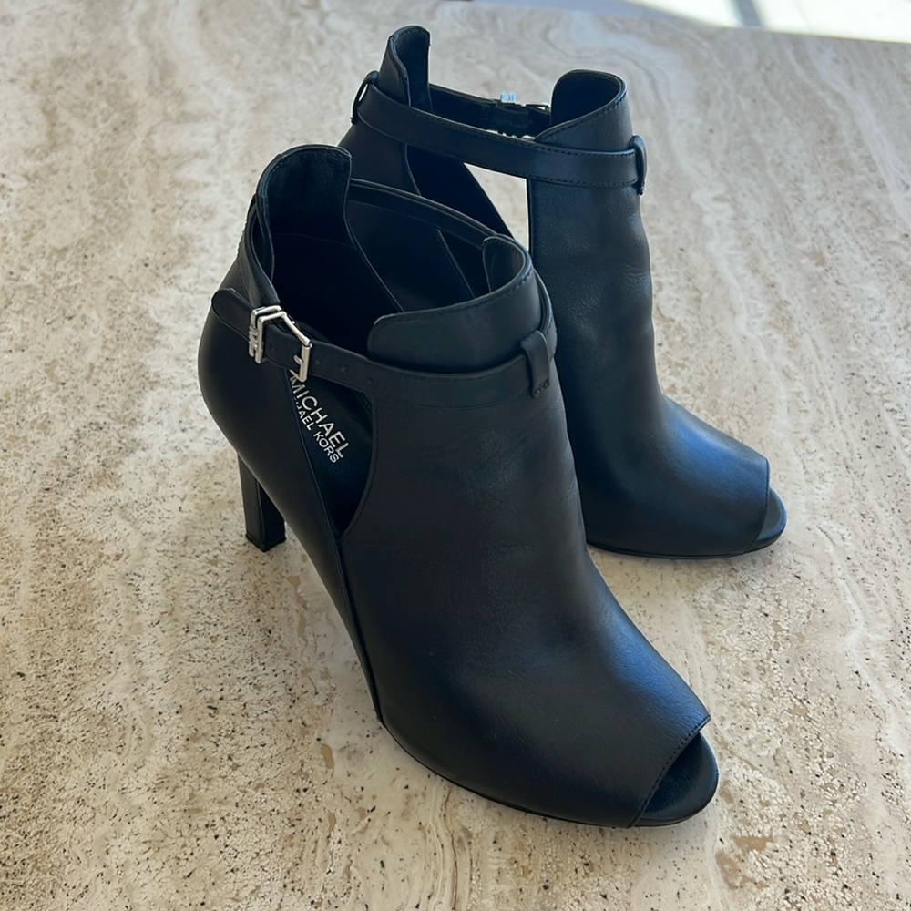 Michael Kors peekaboo toe boots black colored 8.5 size